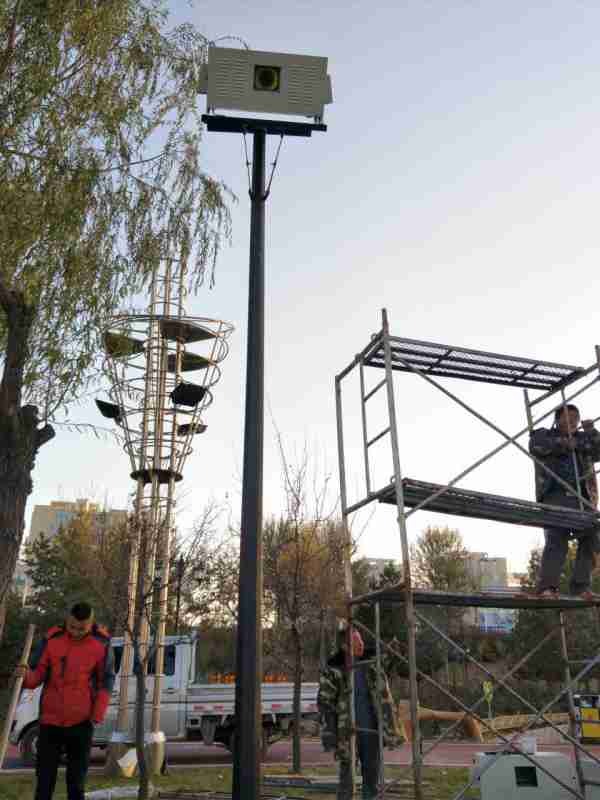 我公司为河南郑州某公司提供单层户外投影机防护柜(图3) 投影机户外安装防护柜